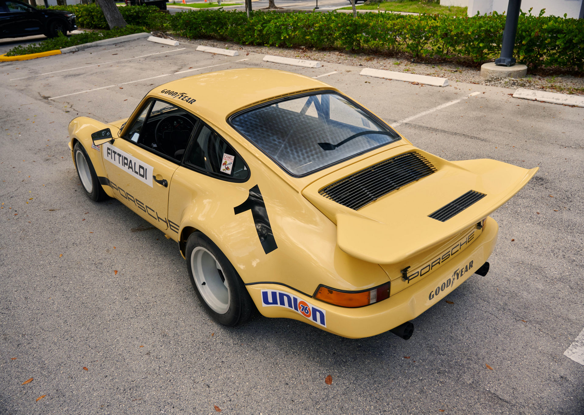 En Porsche 911 Carrera 3.0 RSR årgang 1974, som har tilhort Pablo Escobar, kan blive din. 