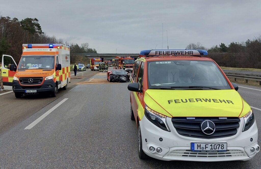 Tre personer kvæstet i Ferrari Enzo-uheld på Autobahn