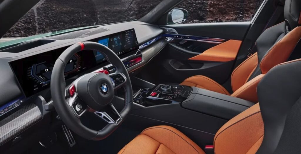 Den nye BMW M5 er en hybridbil med 727 hestekræfter