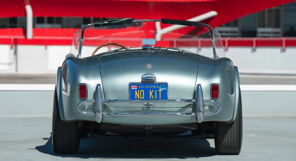 Kort af kendis på 99 år - nu soger Shelby Cobra ny ejer