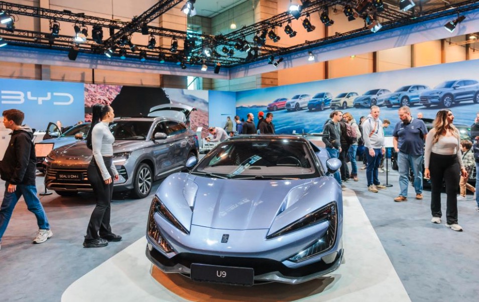 Stort galleri fra Essen Motor Show 2024